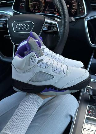 Женские кроссовки nike air jordan 5 retro white black purple 36-37-383 фото