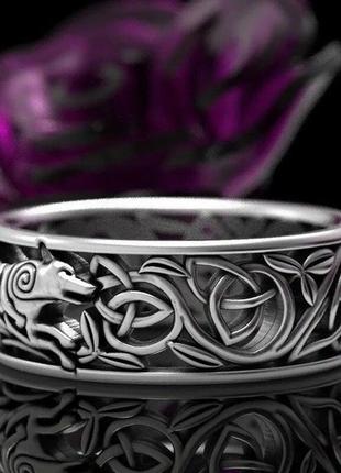 Модний чоловічий перстень у вигляді вовка кельтська каблучка чоловіча з вовком що біжить та захисним стародавнім знаком р. 214 фото