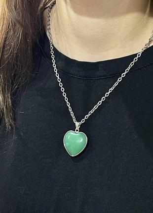 Кулон из натурального камня нефрит в форме сердца в оправе на ювелирной цепочке - оригинальный подарок девушке3 фото