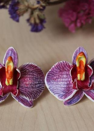 Фиолетовые серьги ручной работы с цветами из полимерной глины "фиолетовые орхидеи с росписью".10 фото