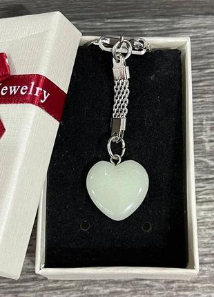 Кулон із натурального каменю онікс у формі сердечка на брелоку - оригінальний подарунок дівчині4 фото