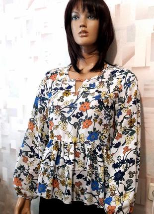 Шикарная блуза в цветочный принт с воланами и пышным рукавом от glamorous