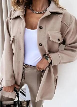 Женское кашемировое демисезонное пальто-рубашка мокко с поясом4 фото