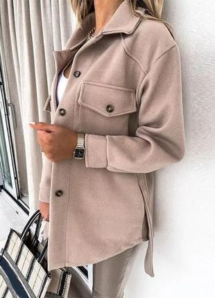 Женское кашемировое демисезонное пальто-рубашка мокко с поясом3 фото