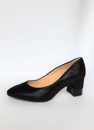 Туфли классические на средней каблуке женские кожаные - 341 фото