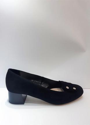 Туфлі класичні на середньому каблучці жіночі замшеві2 фото