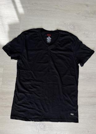 Базова чорна бавовняна футболка з v подібним вирізом levi’s