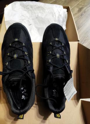 Треккинговые кроссовки, новые. цена 3200, обсуждаются.3 фото