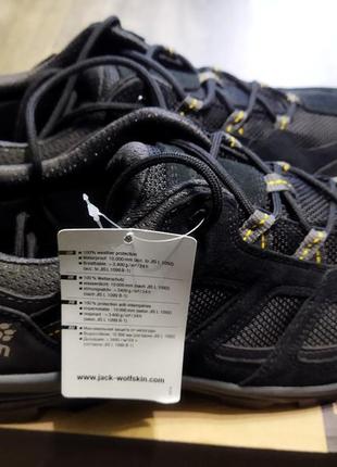 Треккинговые кроссовки, новые. цена 3200, обсуждаются.1 фото