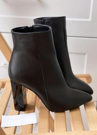 Уточненые ботильйони шкіра натуральна
