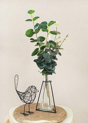 Металлическая ваза с птицей