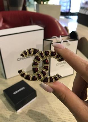 Брендовая брошь в позолоте chanel