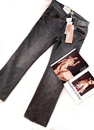 Стильні сірі нові  прямі джинси 👖 на гудзиках з необробленим краєм