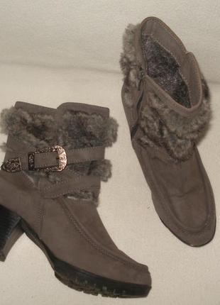 36,5-37 р. фирменные утепленные баечкой ботиночки на устойчивом каблучке