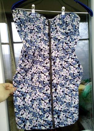 Плаття без бретелей