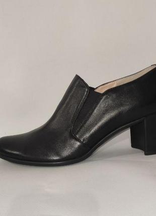 Женские кожаные туфли на каблуке высотой 6 см