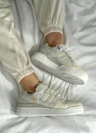 Кроссовки женские adidas forum light beige
