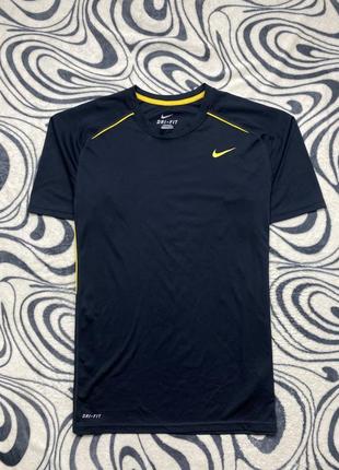 Футболка nike dri-fit