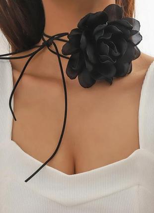 Тренд квітка на шию чорна на шнурках кольє чокер троянда пов'язка2 фото