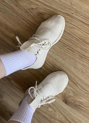 Белые кроссовки adidas pharrel williams