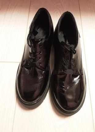 Чорні лакові лофери на дівчинку