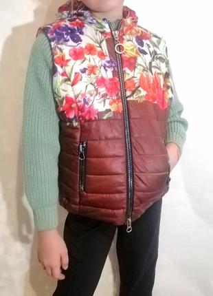 Жилетка с капюшоном