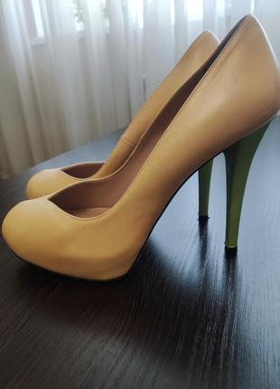 Туфлі stuart weitzman