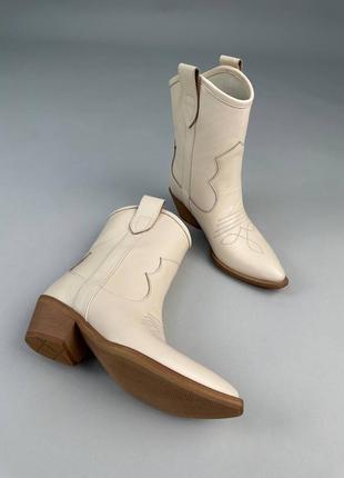 Ботинки ковбойки женские кожаные молочного цвета демисезонные3 фото