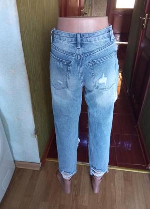 Рваные джинсы мом укороченные3 фото