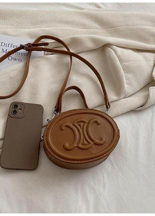 Сумка коричневого кольору в стилі celine