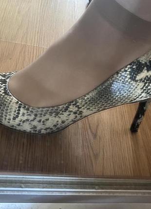 Туфли британской марки, змеиный принт, очень удобные, на 26-26,5см широкая нога!4 фото