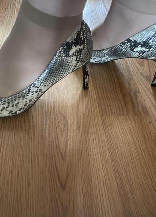 Туфли британской марки, змеиный принт, очень удобные, на 26-26,5см широкая нога!7 фото