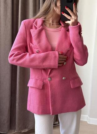 Рожевий твідовий піджак