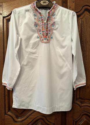 Блузка с вышивкой