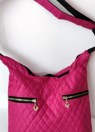 Модна стильна рожева сумка