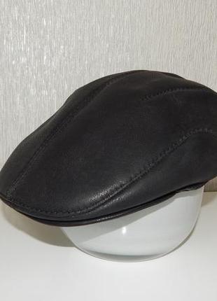 Мужская черная кепка с натурой кожи2 фото