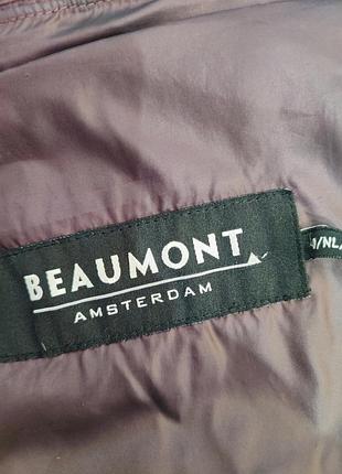 Легкий пуховик.