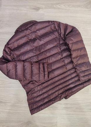 Легкий пуховик.