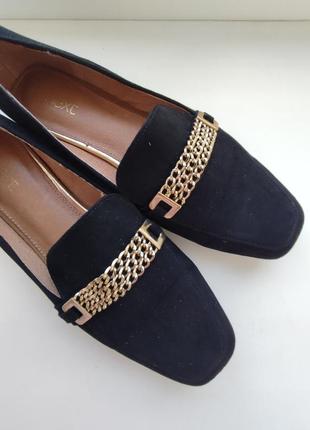 Чорні туфлі на низькому ходу / лофери