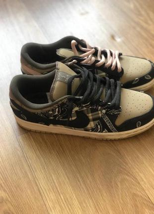 Nike sb dunk low travis scott