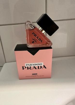 Парфумована вода prada paradoxe intense 
prada