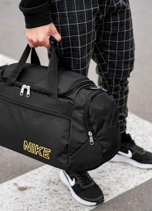 Чорна чоловіча спортивна сумка nike sol для тренувань і поїздок об'ємом 36 літрів8 фото