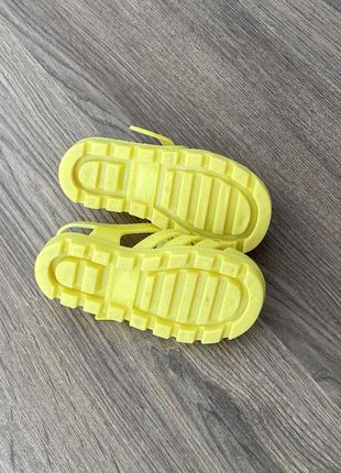 Яскраві стильні дитячі гумові сандалі англійського бренду george4 фото