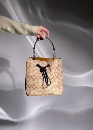 Стильна жіноча сумка coach willow shoulder bag in signature canvas cream 23 х 21 х 13 см4 фото