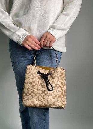 Стильна жіноча сумка coach willow shoulder bag in signature canvas cream 23 х 21 х 13 см9 фото