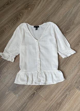 Молочна натуральна блуза топ на гудзиках з рюшами в стилі old money базова сорочка new look3 фото