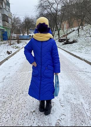 Яскраве зимове пальто