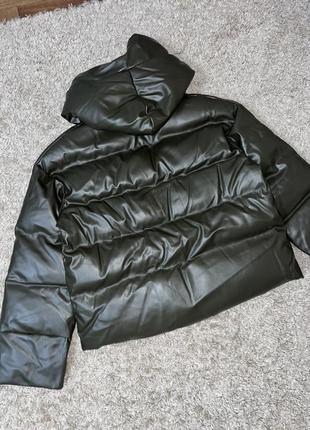 Дутая короткая кожаная куртка пуховик зимняя курточка7 фото