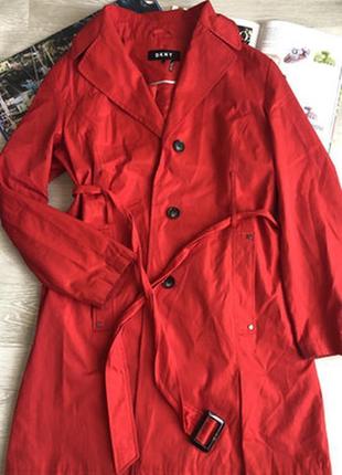 Брендовый красный плащ