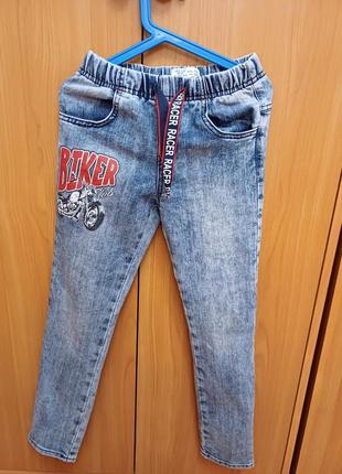 Джинсы на парня 7-8 лет